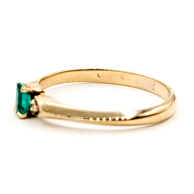 Ring 3-Stone .01ctw Round Diamonds .17ct Green Emerald 10ky 2.35mm Sz8 2.07g 126080039