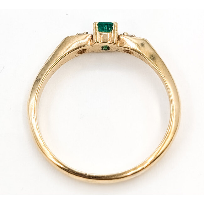 Ring 3-Stone .01ctw Round Diamonds .17ct Green Emerald 10ky 2.35mm Sz8 2.07g 126080039