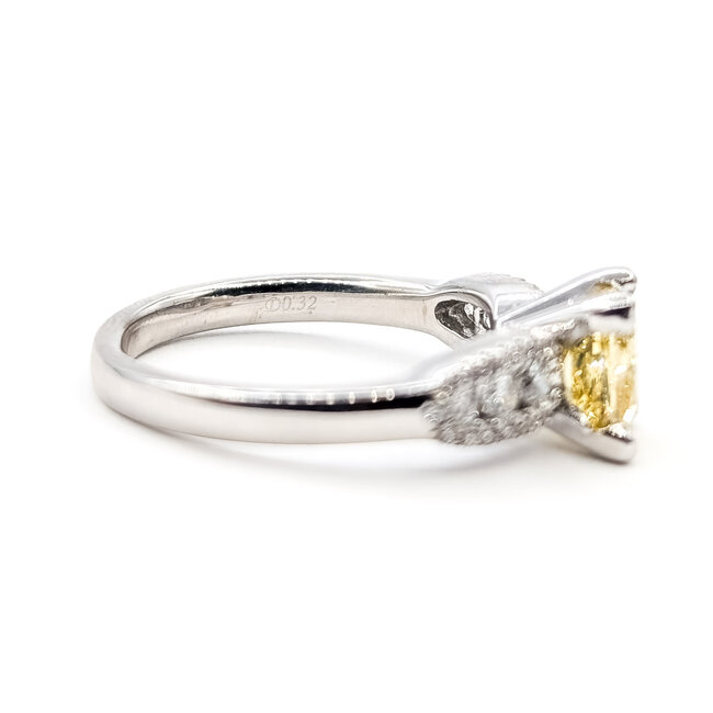 Ring Engagement 1.69ct Square Cushion Lab Grown Diamond IGI Report: LG727508748 VS1 Fancy Vivid Yellow 0.32ctw Diamonds 18kw 6.5x6.5mm 125110129