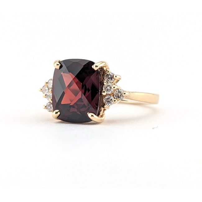 Ring Asymetrical Accented .16ctw Round Diamonds 3.44ct Checkerboard Garnet 14ky 2mm Sz6 3.2g 126030011