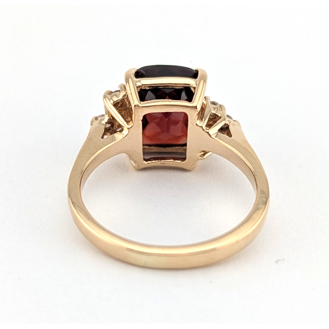 Ring Asymetrical Accented .16ctw Round Diamonds 3.44ct Checkerboard Garnet 14ky 2mm Sz6 3.2g 126030011