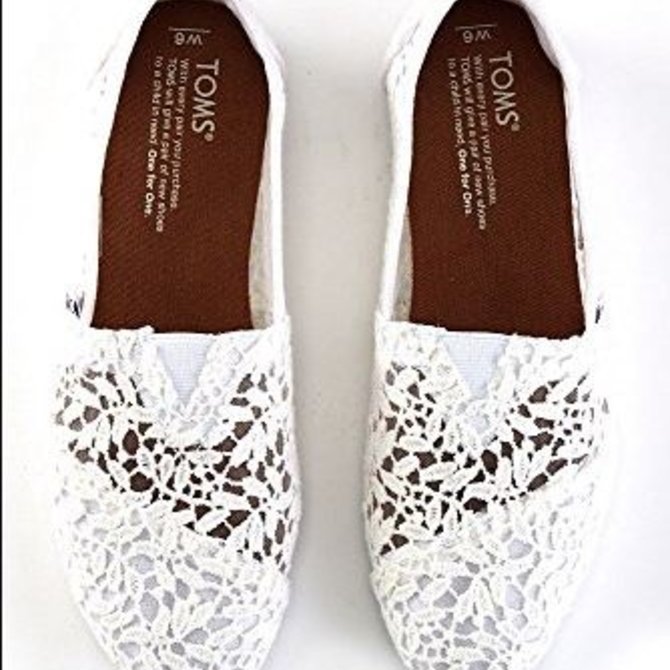 toms white lace leaves
