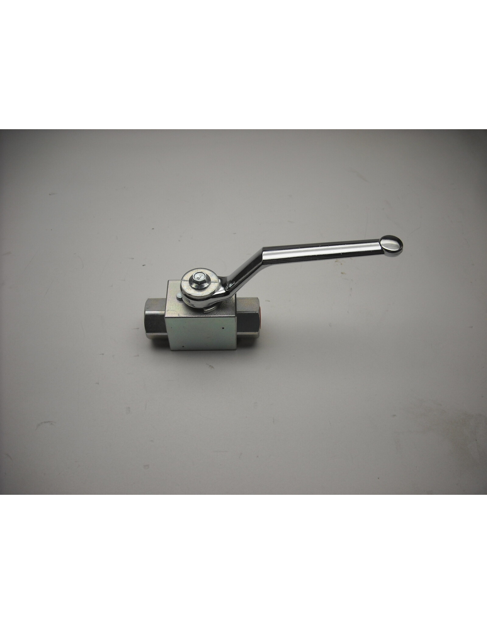 Titan 533517 Hi-Pressure 4000psi Ball Valve 1/4 x 1/4 FNPT