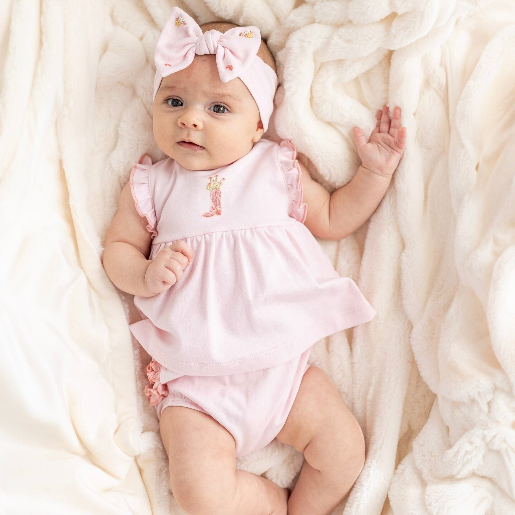 Luna & Arlo Boots & Blooms Bubble