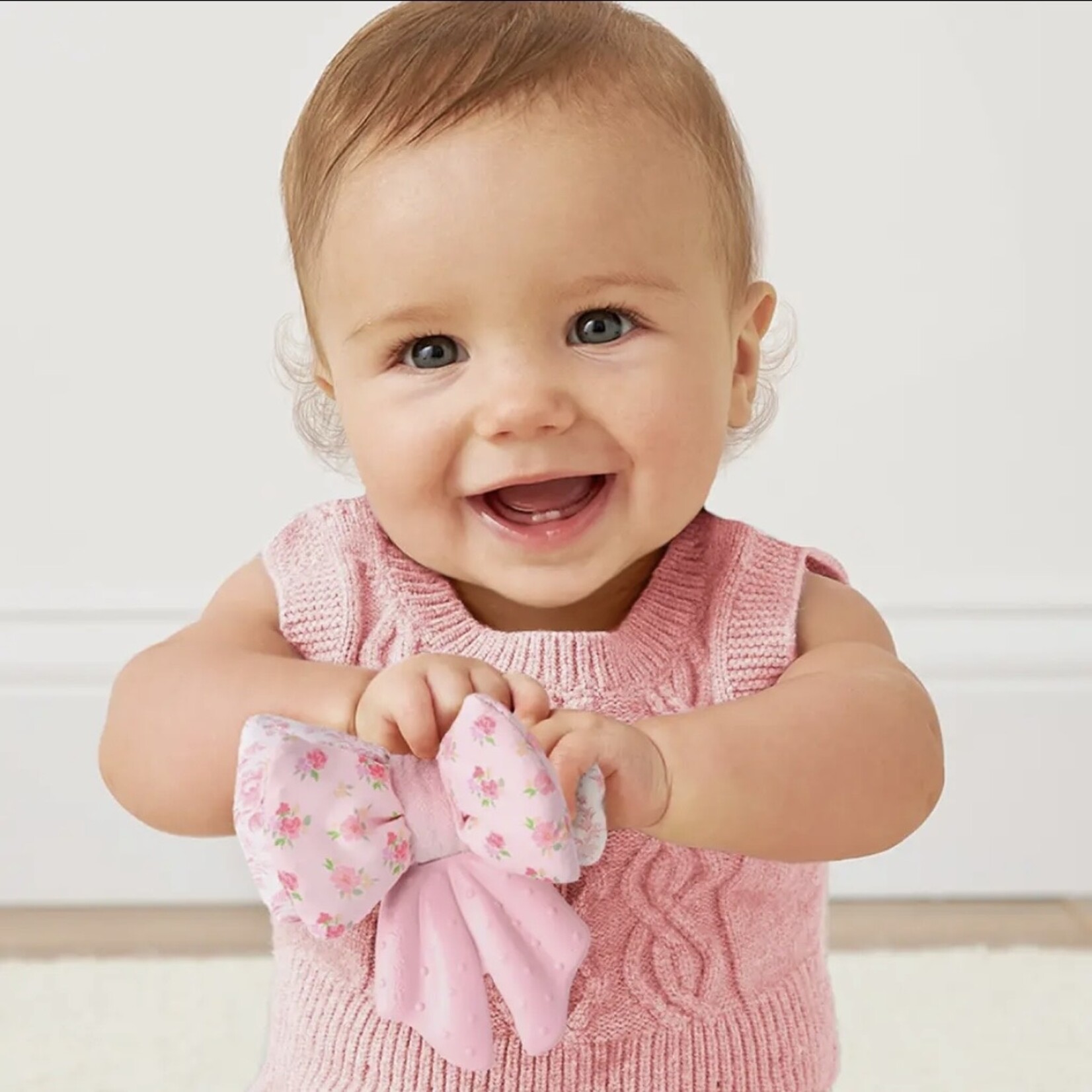 Itzy Ritzy Bow Teensy Crinkle Teether