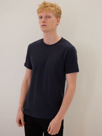 Marmier T-shirt en coton bio . Marine Marmier T-shirt en coton bio . Marine