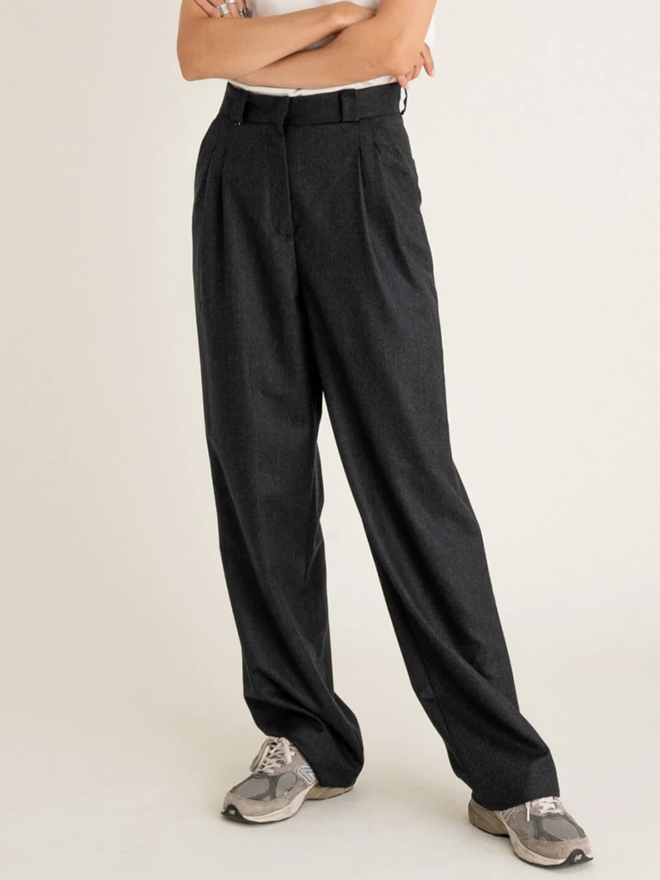High-waisted wool pants in Black for