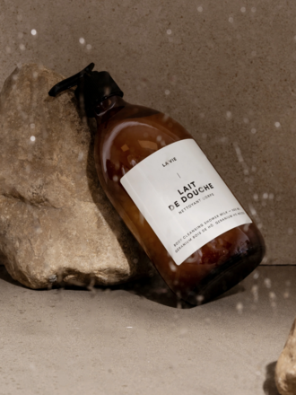 La Vie Apothicaire Lait de douche 500ml . Geranium et Bois de Hô La Vie Apothicaire Lait de douche 500ml . Geranium et Bois de Hô