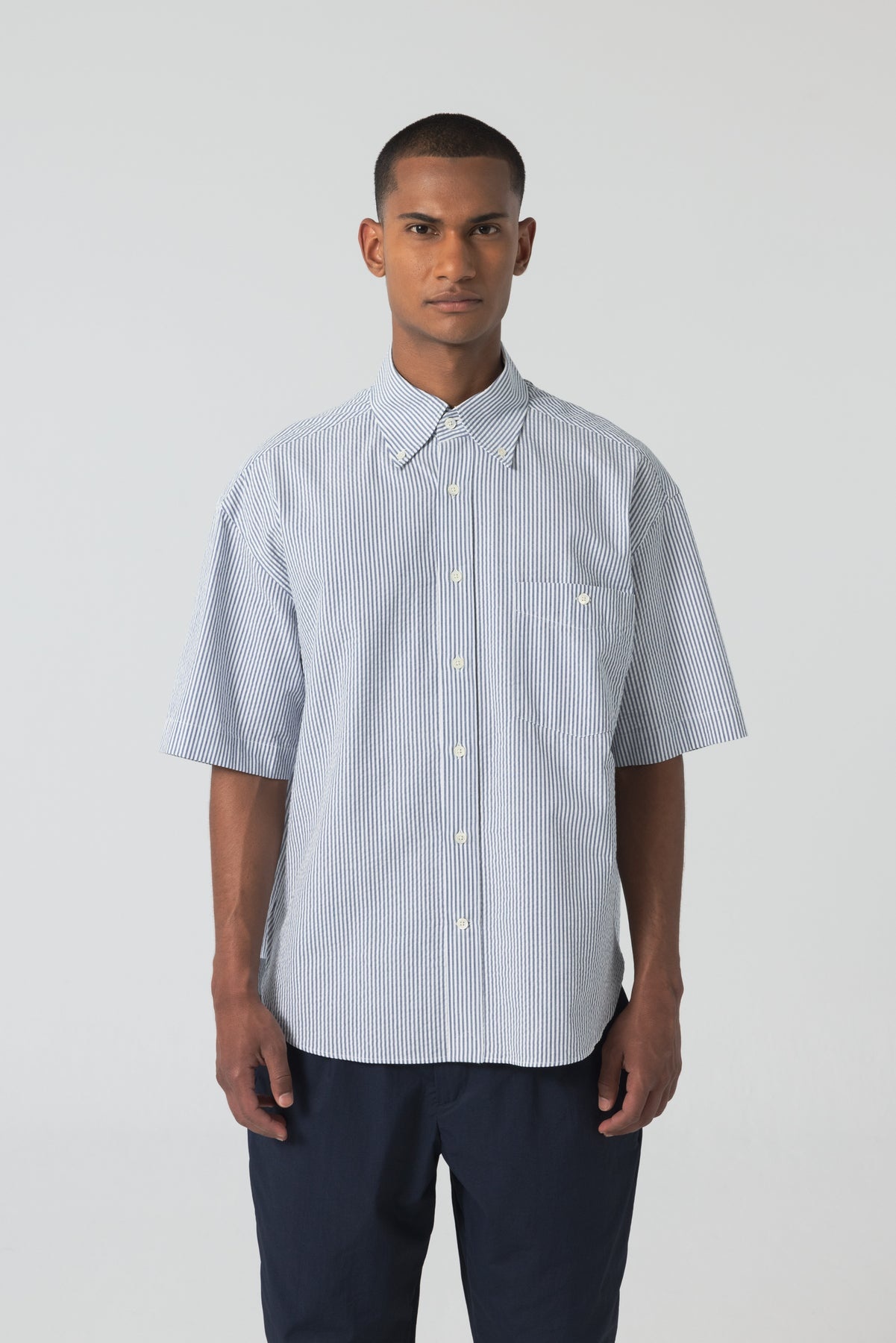 Short sleeve Baggy shirt in Organic Cotton seersucker . Navy stripes -  Betina Lou