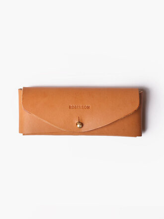 Robinson Glasses case in vegetable-tanned leather . Oak Robinson Glasses case in vegetable-tanned leather . Oak