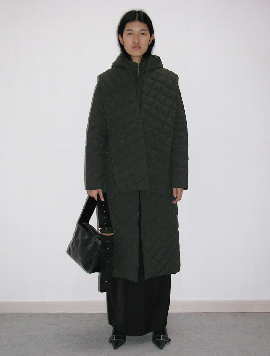 Otter coat in recycled materials . Dark Kaki - Betina Lou