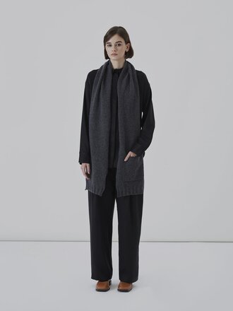 Diarte Erle cashmere blend pocket scarf . Graphite