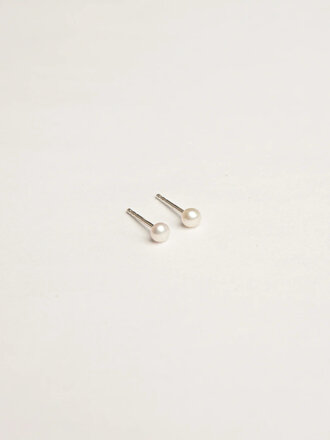 Sarah Bijoux Mini Stud . Pearl