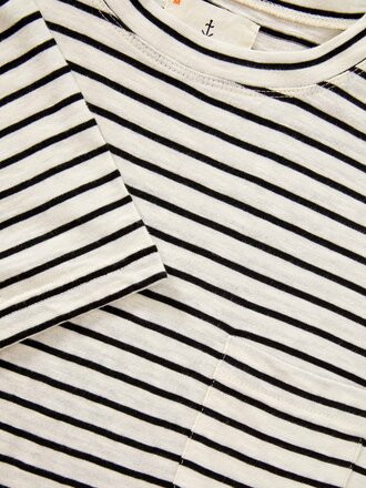 La Paz Guerreiro T-shirt with pocket . Black stripes