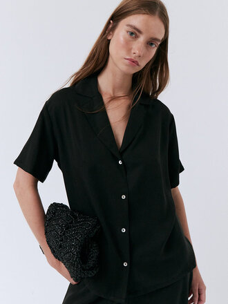 AMT Studio Orchid tencel shirt . Black