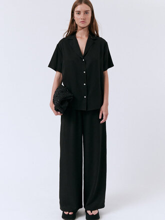 AMT Studio Orchid tencel pants . Black