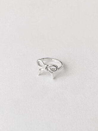 Kara Yoo Maisie bow ring . Sterling silver