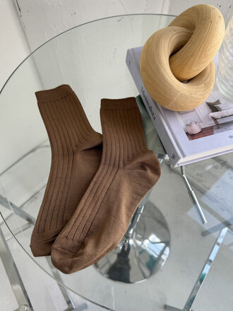 Le Bon Shoppe Her Socks in mercerized cotton . Dark Tan