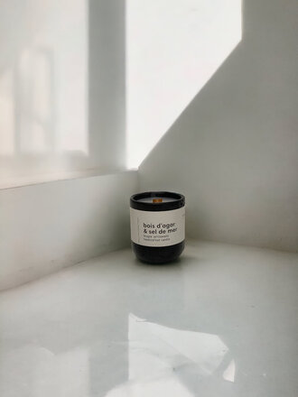 Esser Candle . Agarwood and Seasalt