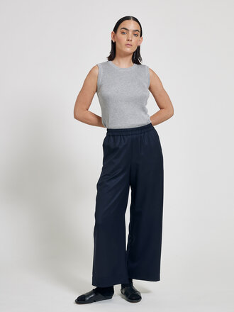Maska Pantalon en laine Gala . Bleu foncé Maska Pantalon en laine Gala . Bleu foncé
