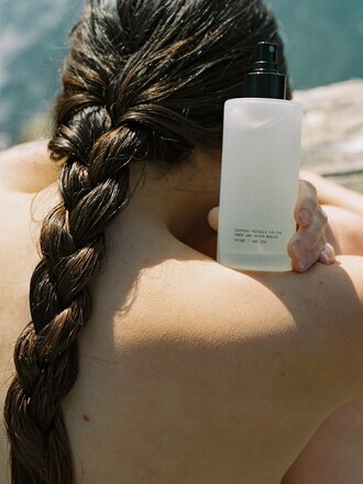 Merge Brume saline coiffante . Mandarine, Orange, Neroli Merge Brume saline coiffante . Mandarine, Orange, Neroli