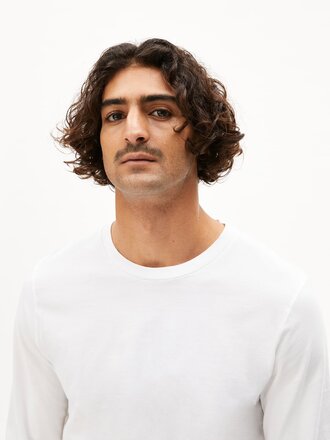 Armedangels Jaames Organic cotton longsleev t-shirt . White