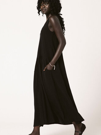 Allison Wonderland Arts flow dress . Black Allison Wonderland Arts flow dress . Black