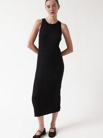 AMT Studio Lula fitted dress . Black