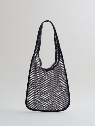 Are Studio Field net bag . Black