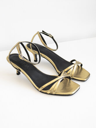 Augusta Sandales en cuir Uma . Doré Augusta Sandales en cuir Uma . Doré