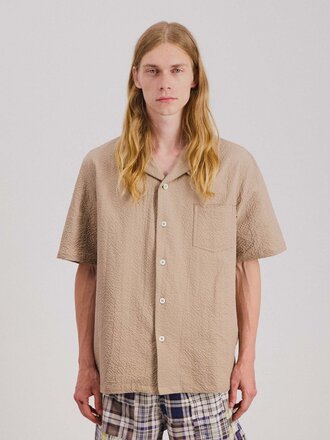 Howlin' Cocktail Short-sleeved seersucker shirt  . Biscuit