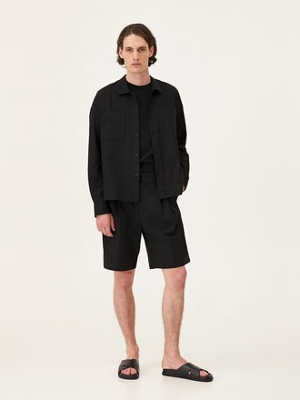Noyoco Como Unisex pleated shorts . Black