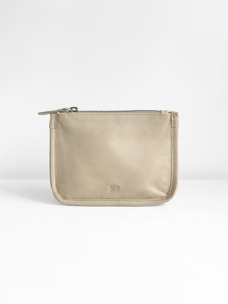 Are Studio Pochette en cuir Gia Petite . Amande Are Studio Pochette en cuir Gia Petite . Amande