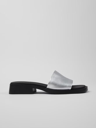 Camper Mule en cuir Dana . Argent