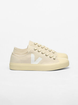Veja Wata II Low vegan shoes . Pierre White
