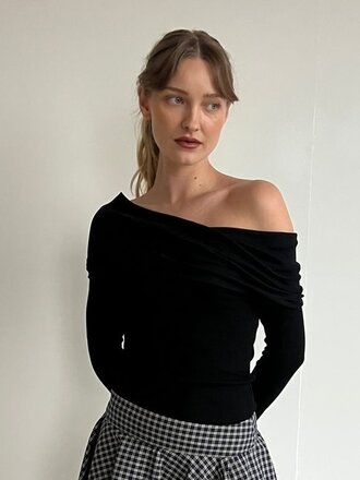 A Bronze Age Accent top . Black