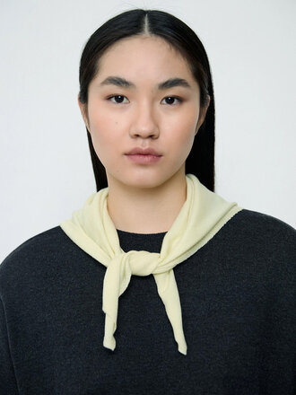 Diarte Small triangular scarf in merino wool . Lemon Diarte Small triangular scarf in merino wool . Lemon