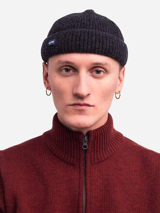 Olow Wool Calypso beanie . Black