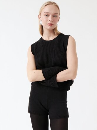 AMT Studio Weich Vest . Black