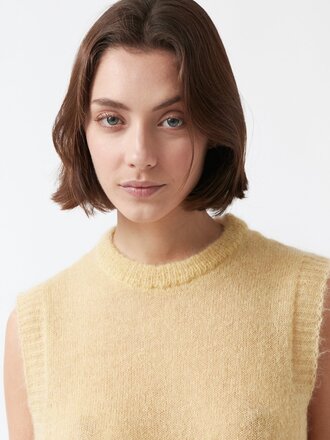 AMT Studio Mohair vest . Citron