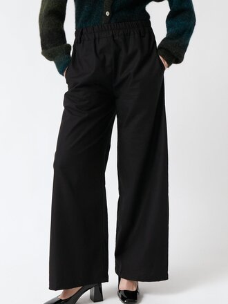 AMT Studio Pantalons en coton bio Moss . Noir AMT Studio Pantalons en coton bio Moss . Noir