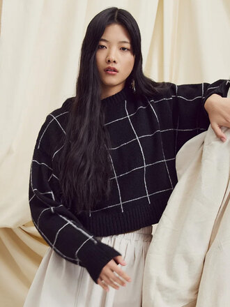 Eve Gravel Nyabel grid pattern sweater . Black and gray