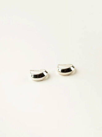 Sarah Bijoux Dune mini hoops . Silver