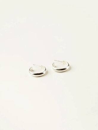 Sarah Bijoux Small Demi-rond hoops . Silver