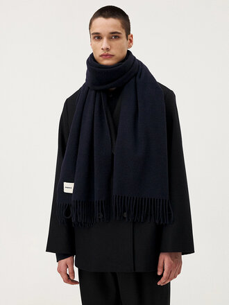 Noyoco Odda wool wool and cashmere scarf . Navy