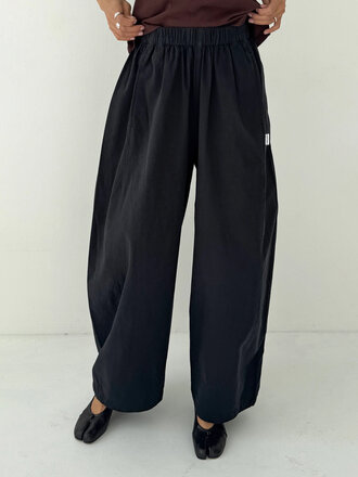 Le Bon Shoppe Parachute Pants . Black