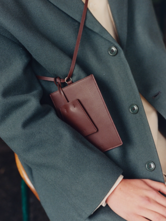 Noyoco Passport holder in recycled leather . Brown