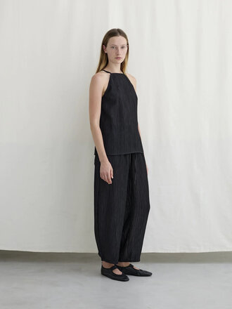 Diarte Dimas Lyocell Wrinkle Top . Black