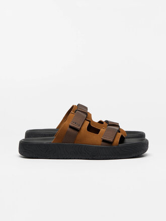 Veja Arpoador Suede Sandals . Cognac Eagle Black