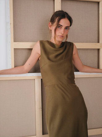 Noyoco Robe longue satinée Kalmar . Khaki